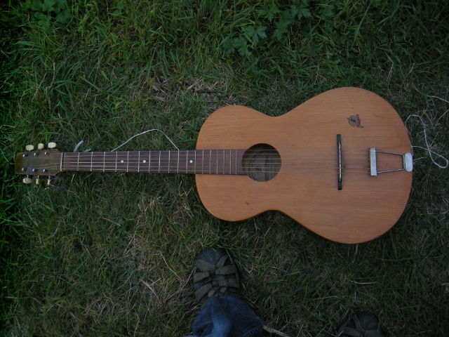 Vorderansicht der Gitarre