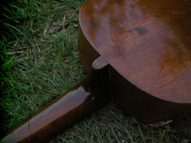 Halsansatz der Gitarre