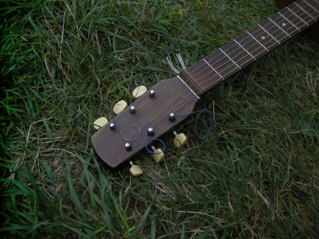 Kopf der Gitarre von vorne